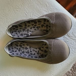 Sophia Taylor stretchy flats medium gray color . Only worn a couple of times